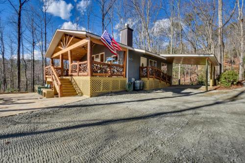 Mountain-View Cabin about 2 Mi to Downtown Clayton!