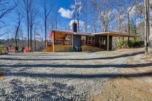 Mountain-View Cabin about 2 Mi to Downtown Clayton!