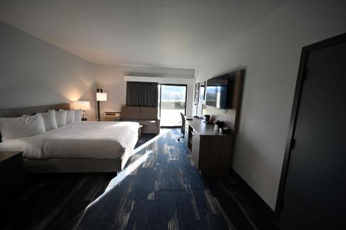 Edgewater Inn Coos Bay - image 10