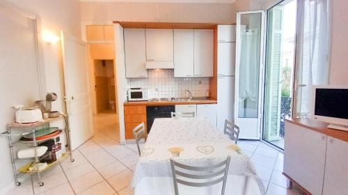 Mimosa 1, Cannes (fotografie 9)