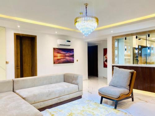 Sleeps 4 with Pool Access - image 5