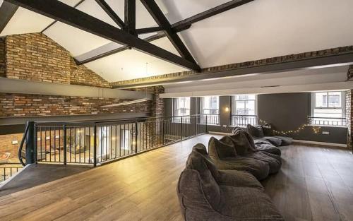 บริการและสิ่งอำนวยความสะดวก, Sheffield 3 in Sheffield in เนเธอร์ธอร์ป
