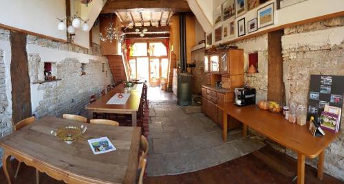 B&B La Tourelle Chambres et Table d'Hôtes (B&B La Tourelle Chambres et Table d'Hotes) in Colombotte