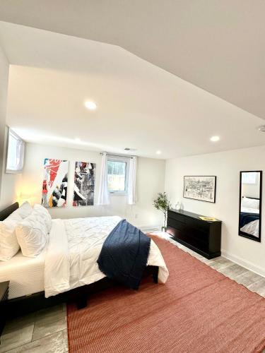 Stylish 1 Bed - 5 min walk to Metro, free parking! in Washington, USA
