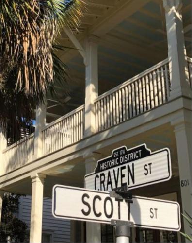 Stylish Downtown Cottage - Prime Historic Location in Beaufort, USA