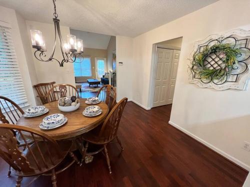 Cheerful 3 Bedroom/3 Bath Home near RDU Airport in Raleigh, USA