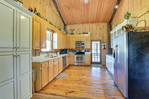Pet-Friendly Opp Vacation Rental with Spacious Deck!