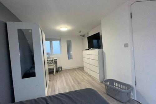 Charming & Spacious house sleeps 8