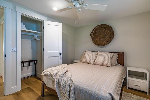 Newly Renovated LowCountry Cottage with Marsh Views - Sleeps 6 - image 9