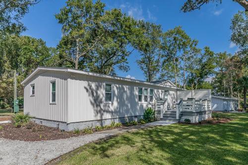 Newly Renovated LowCountry Cottage with Marsh Views - Sleeps 6 - image 5