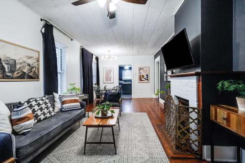 Spacious Private Room & Shared Comfort in Lafayette, USA