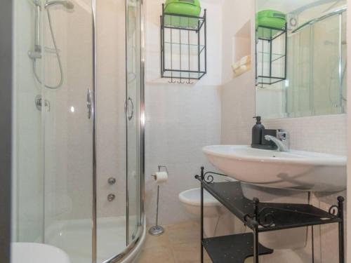 Душ, Angolo Vista Mare in Остуни