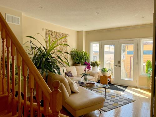 Stunning Rooms in Townhouse across the Beach near กรีกทาวน์ ออน เดอะ แดนฟอร์ธ