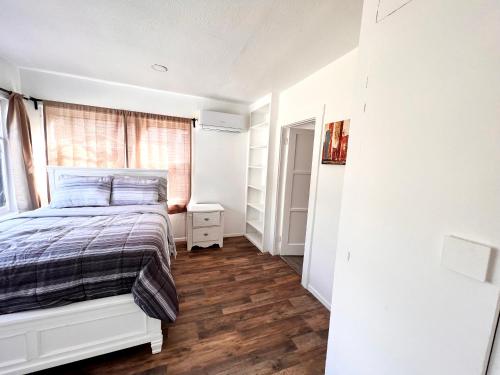 House, close to Disneyland, beaches, John Wayne in Costa Mesa, USA