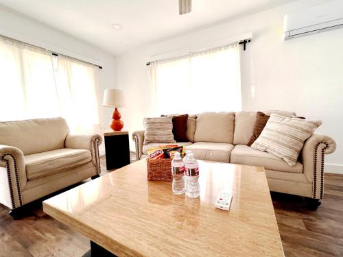 House, close to Disneyland, beaches, John Wayne in Costa Mesa, USA