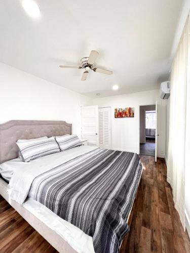 House, close to Disneyland, beaches, John Wayne in Costa Mesa, USA