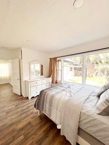 House, close to Disneyland, beaches, John Wayne in Costa Mesa, USA