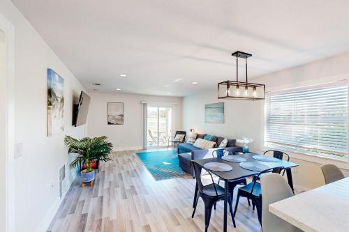 Bay Acres Bungalow in Osprey, USA