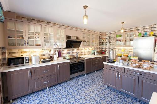 Kitchen, Nilüfer Butik Otel in Ayvalik