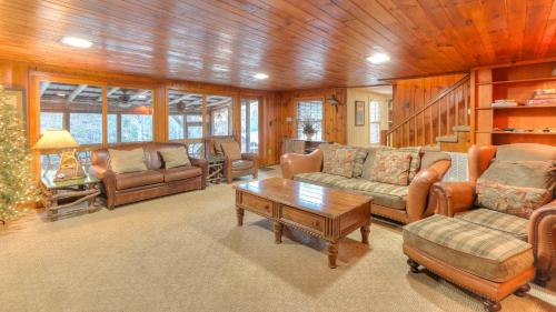 The Fish House at Norton Creek 6 Bedroom in Gatlinburg, USA