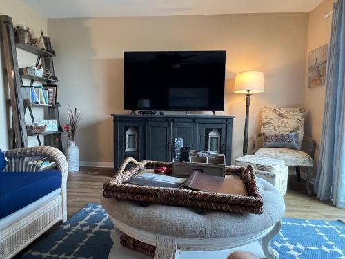 OCEANFRONT K Building!! Incredible views. Steps from the Beach thumb 4