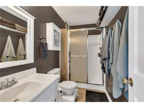 Shower, Over 200' of Shoreline on Foot Lake!! Great Fishing Year Round! in Willmar (MN)