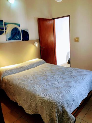 One-Bedroom Apartment image 3