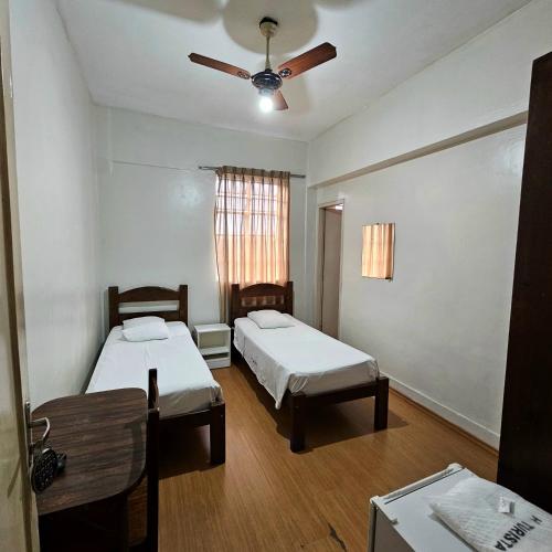 Standard Double Room image 5
