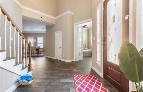 ROYCE mini-mansion with heated pool & spa Houston in Klein