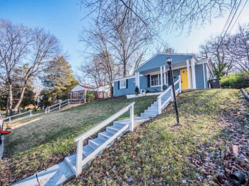 Newly renovated 3 bed/1 bath for visits to DC/UMD! in Hyattsville, USA