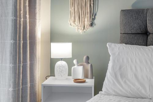 Spacious 2 Bedroom Apartment - Great Location