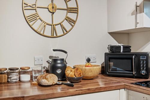 Spacious 2 Bedroom Apartment - Great Location