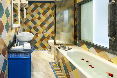 room detail thumbnail 2