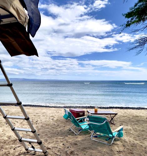 Embark on a journey through Maui with Aloha Glamp's jeep and rooftop tent allows you to discover diverse campgrounds, unveiling the island's beauty from unique perspectives each day