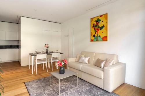Lake Modern Suites - Free Parking - Tap to explore photos