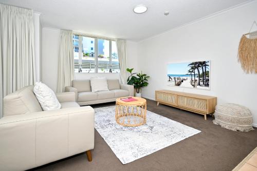 Sun, Surf, and Sand at Parkyn!, Mooloolaba (photo 4)