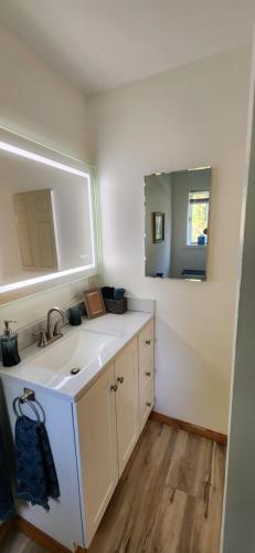 Vannas istaba, Magical Retreat Cottage, 15 min from Mt Snow skiing in Dover (VT)