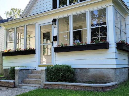 Beautiful Craftsman Style Home w/ Fenced Yard in South Beloit (IL)