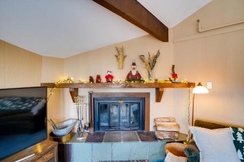 Bright Bromley Mountain Condo with 2 Balconies! - image 8