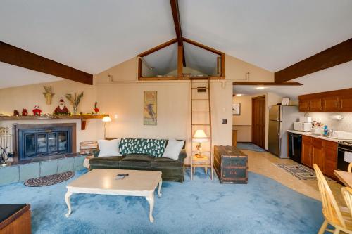 Bright Bromley Mountain Condo with 2 Balconies! - image 6