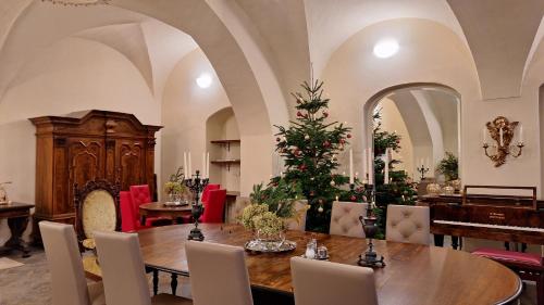 Stadtpalais Marché-Suite maximal 2 Personen und 1 Kleinkind (Stadtpalais Marche-Suite maximal 2 Personen und 1 Kleinkind) in 鮑岑市中心