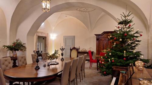 Stadtpalais Marché-Suite maximal 2 Personen und 1 Kleinkind (Stadtpalais Marche-Suite maximal 2 Personen und 1 Kleinkind) in 鮑岑市中心