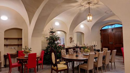 Stadtpalais Marché-Suite maximal 2 Personen und 1 Kleinkind (Stadtpalais Marche-Suite maximal 2 Personen und 1 Kleinkind) in 鮑岑市中心