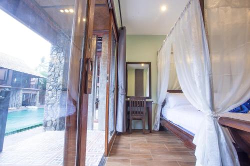 Koh Tao Beach Club Room Type - Superior Double Room with Pool Access Koh Tao Beach Club Room Type - Superior Double Room with Pool Access