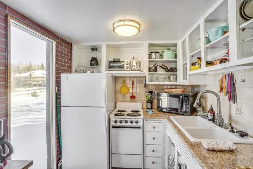 Charming Brian Head Condo Rental with Ski Shuttle! in Brian Head (UT)