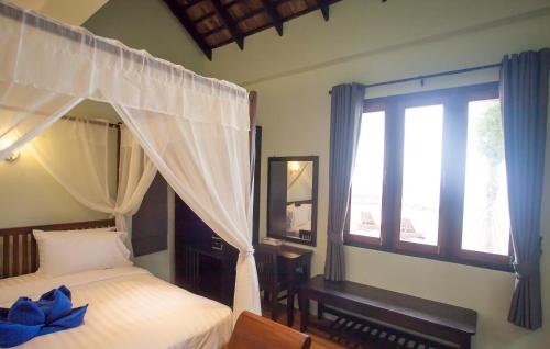 Koh Tao Beach Club Room Type - Family Room with Sea View