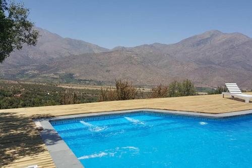 Refugio cordillerano, quincho y piscina