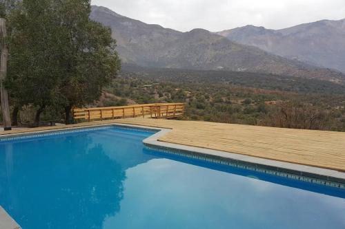 Refugio cordillerano, quincho y piscina