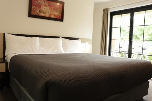 1 queen bed