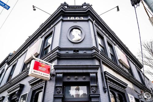 ทัศนียภาพภายนอกโรงแรม, ควีน วิกตอเรีย โฮสเทล (Queen Victoria Hostel) in เมลเบิร์นเหนือ